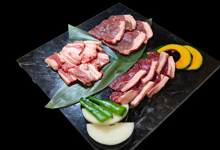 ジンギスカン - バラ・ロース・モモの3部位食べ比べ