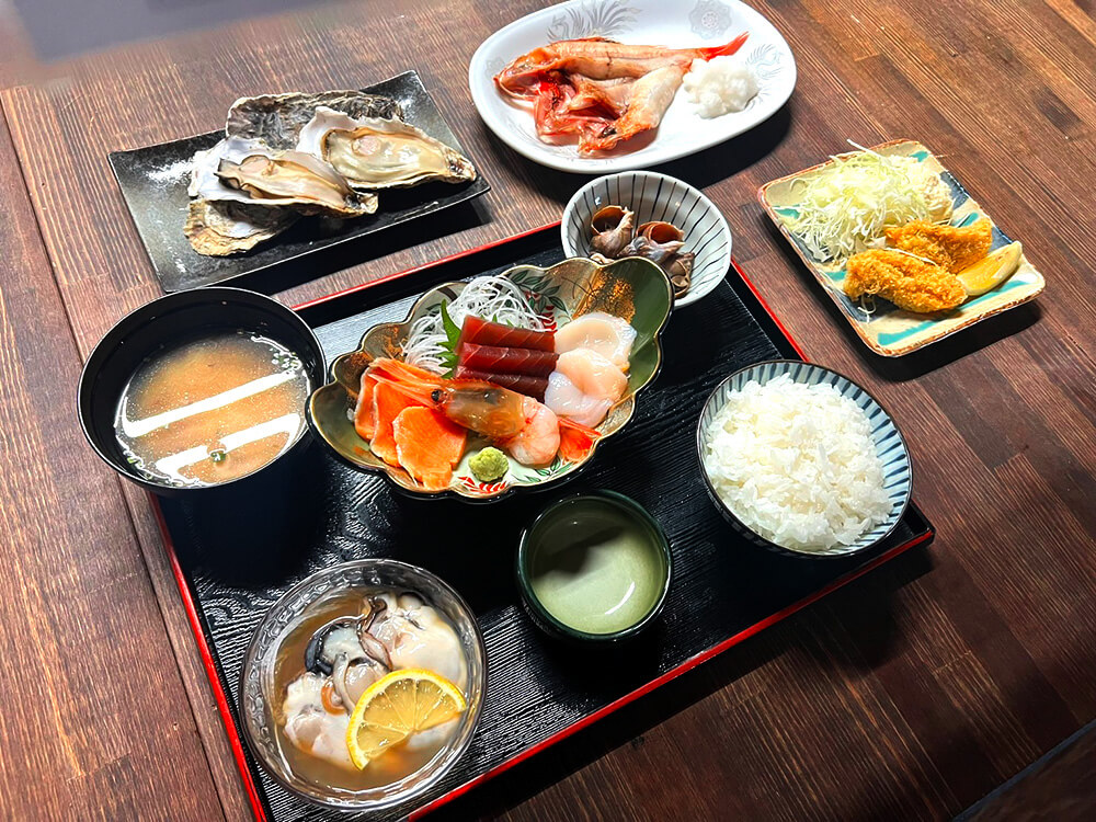 厚岸海の贈り物プラン - 季節の刺身と蒸し牡蠣